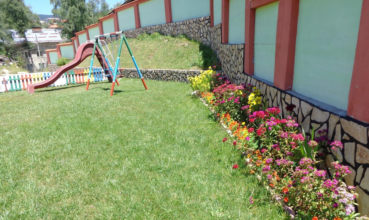 Family Hotel Panorama Сърница Екстериор снимка